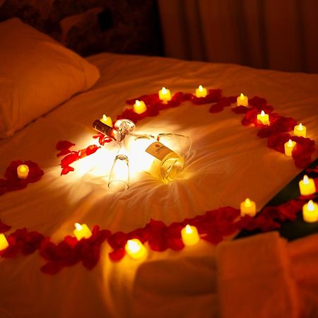 Love Room Du Mont D'Or - Baignoire Spa - Minibar Offert مارسيليا المظهر الخارجي الصورة