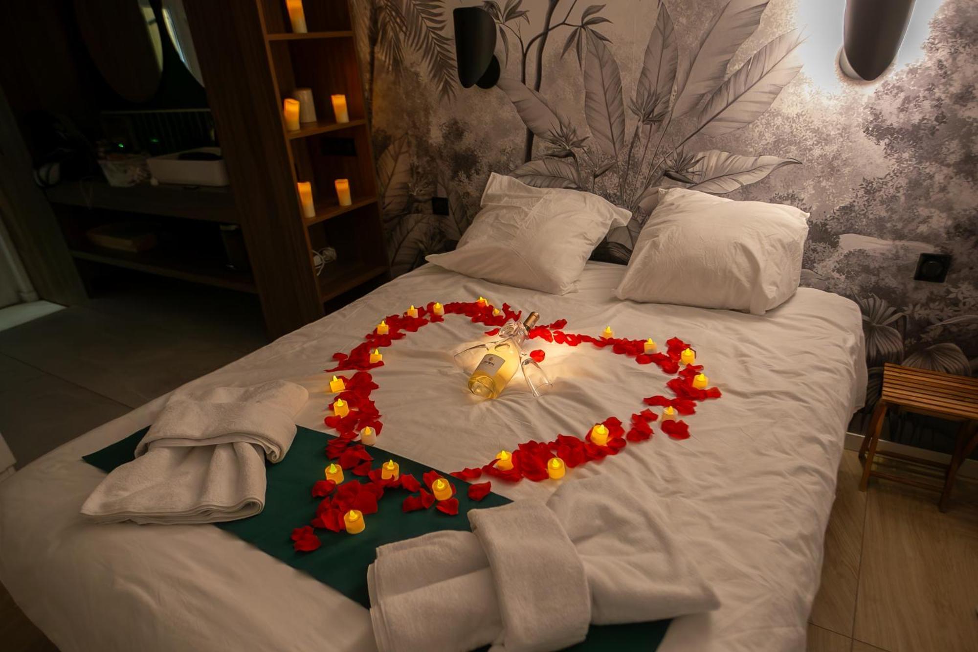 Love Room Du Mont D'Or - Baignoire Spa - Minibar Offert مارسيليا المظهر الخارجي الصورة